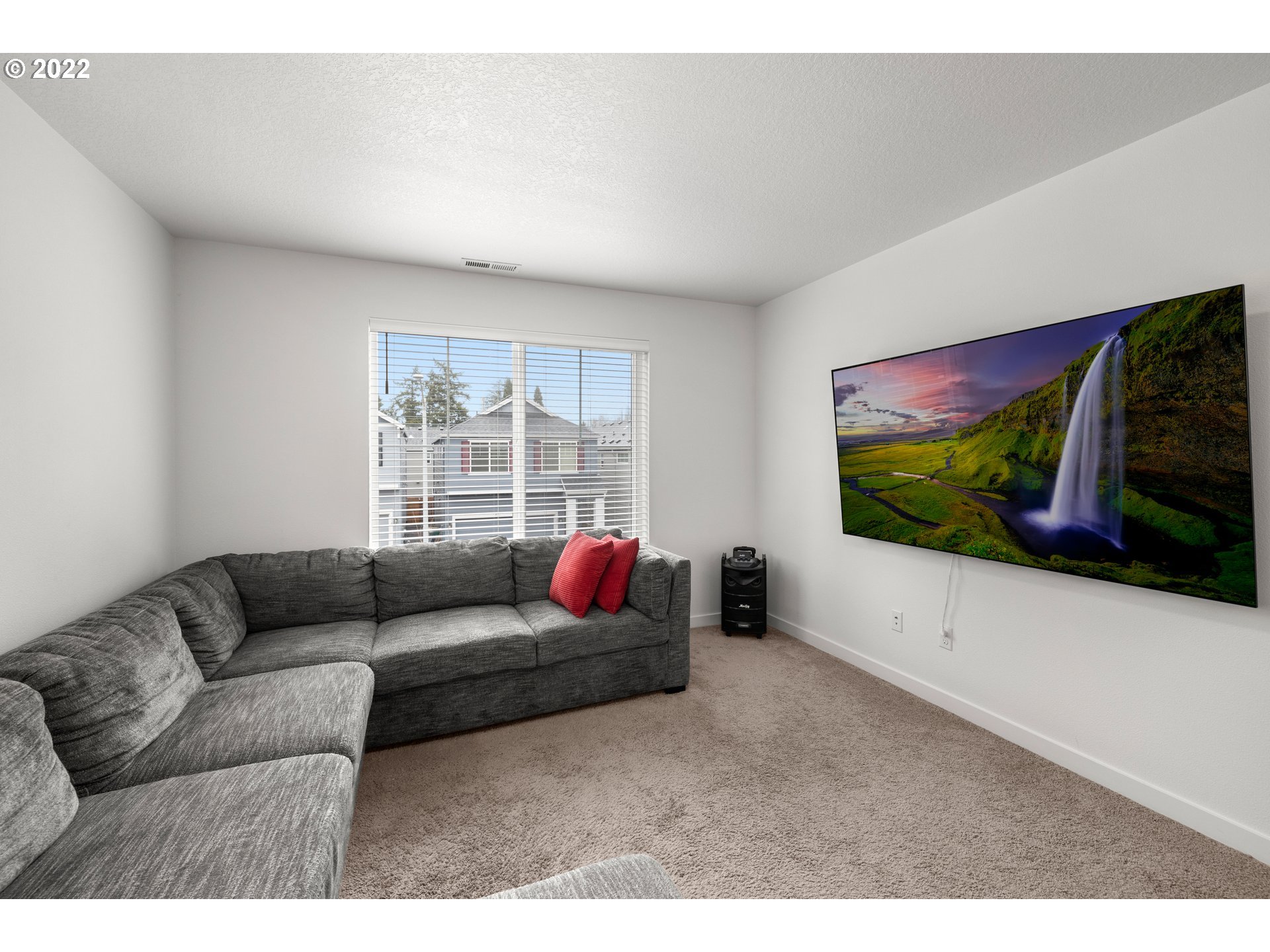 951 Southwest Draper Terrace Beaverton, OR 97003 - Photo 11 of 32 a living room with furniture and a flat screen tv