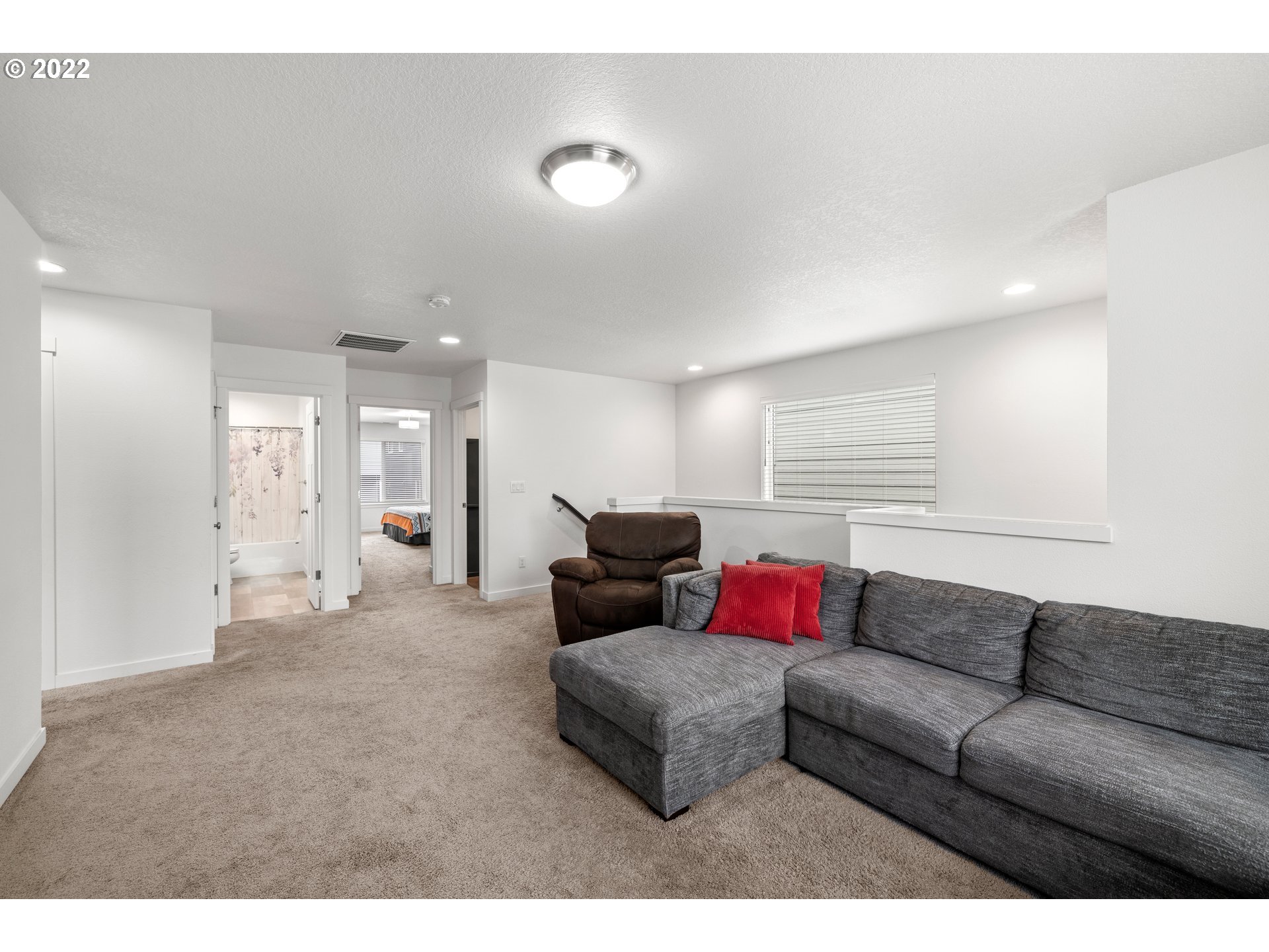 951 Southwest Draper Terrace Beaverton, OR 97003 - Photo 13 of 32 a living room with furniture and a couch