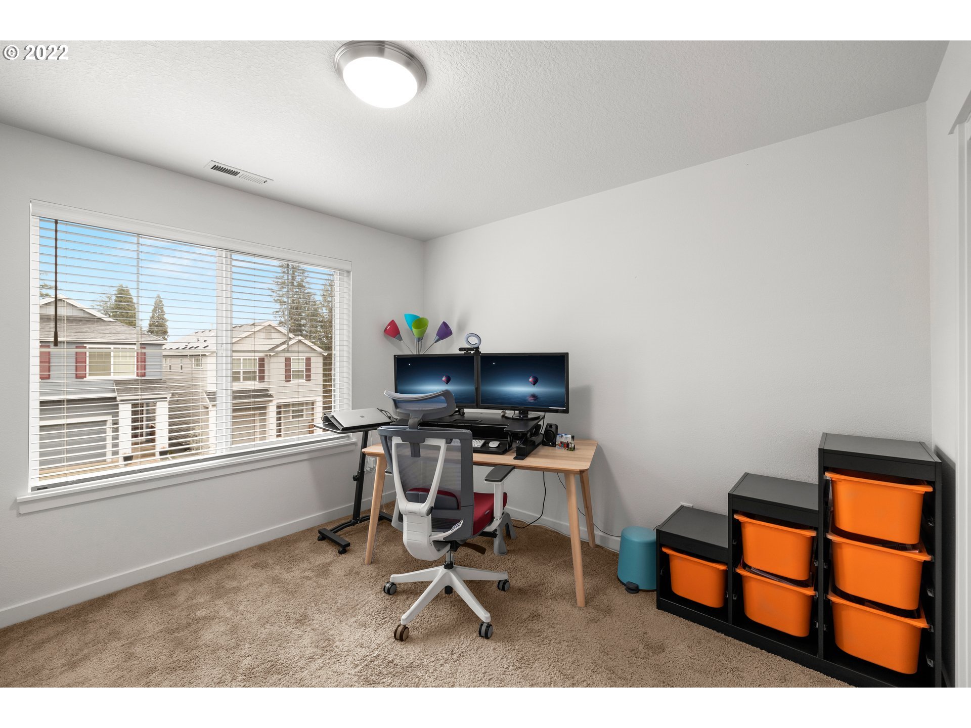 951 Southwest Draper Terrace Beaverton, OR 97003 - Photo 14 of 32 a workspace with furniture and a window
