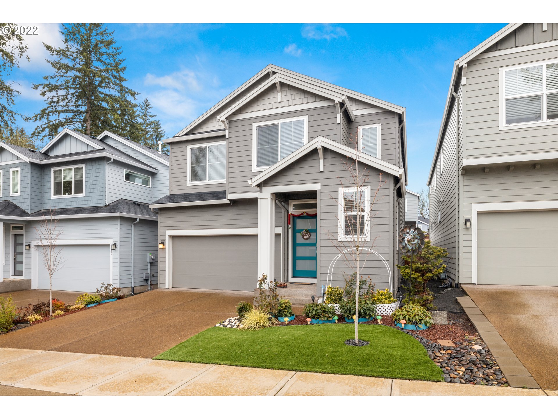 951 Southwest Draper Terrace Beaverton, OR 97003 - Photo 2 of 32 a front view of a house with a yard