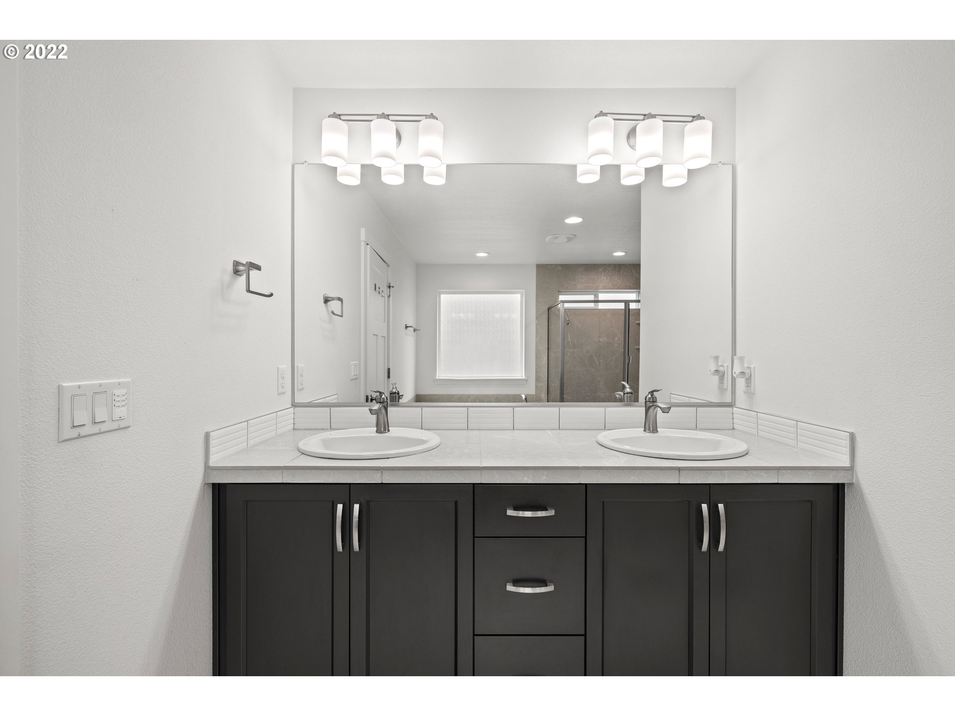 951 Southwest Draper Terrace Beaverton, OR 97003 - Photo 24 of 32 a bathroom with double sink and a mirror