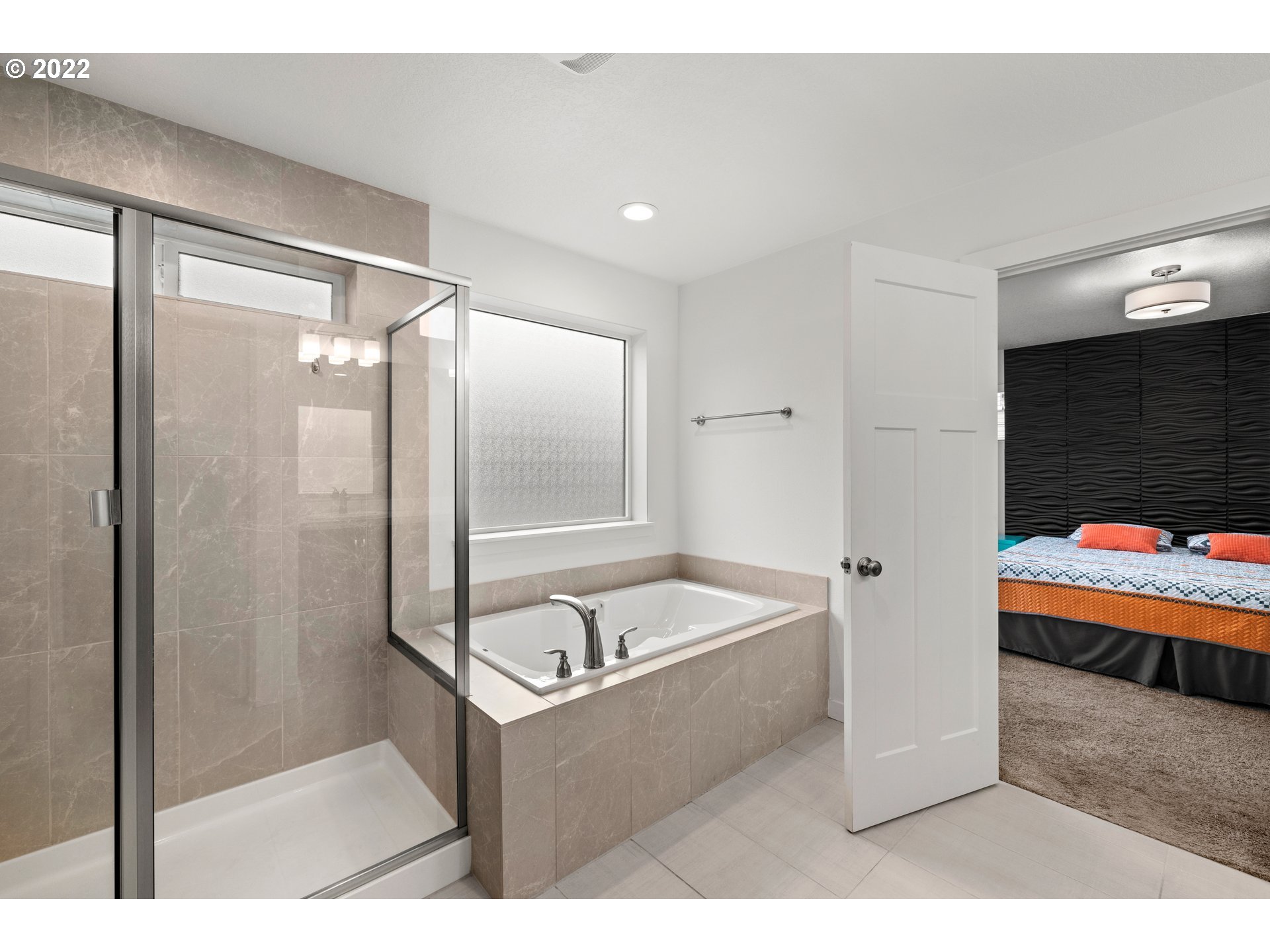 951 Southwest Draper Terrace Beaverton, OR 97003 - Photo 26 of 32 a bathroom with a tub and shower