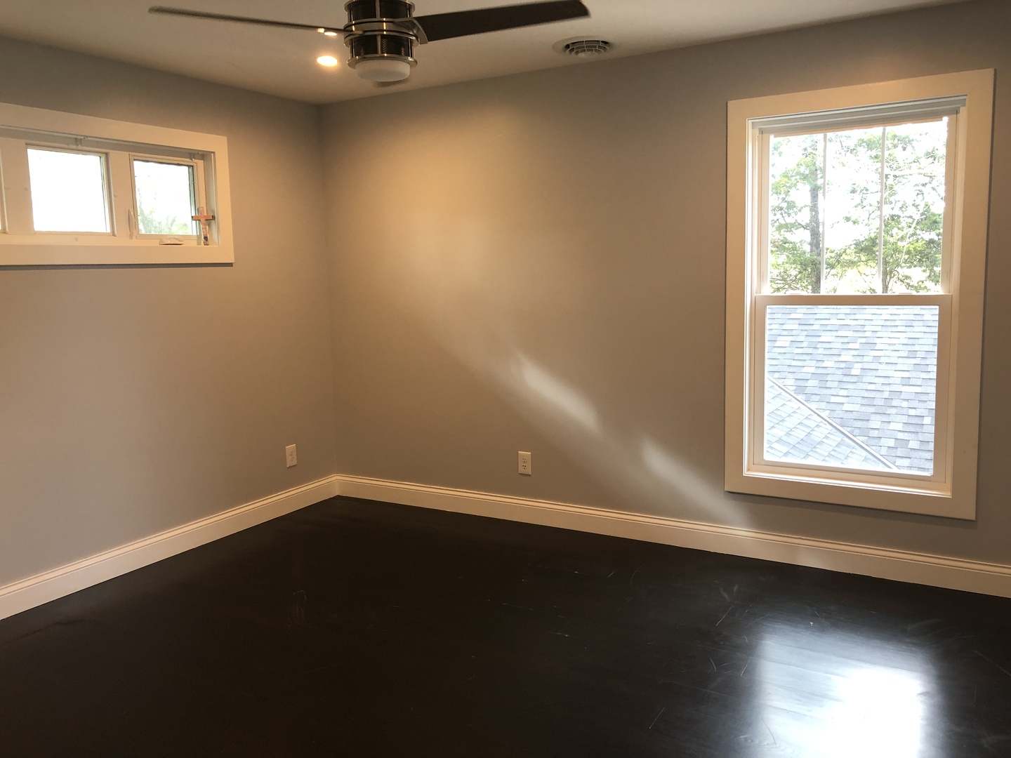 2517 East 275th Road Peru, IL 61354 - Photo 9 of 15 an empty room with a window