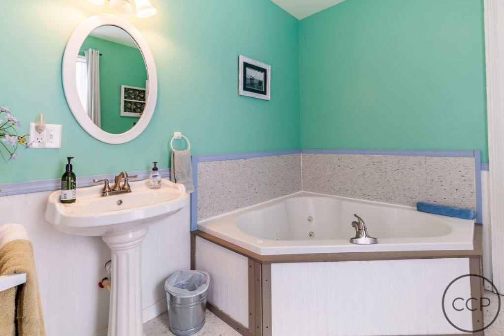 5200 Anderson Road Montague, MI 49437 - Photo 39 of 48 K4-Honeymoon Bath