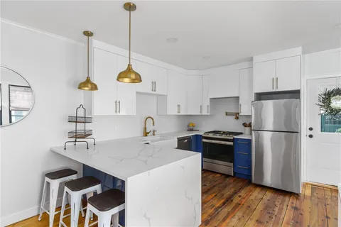 $3,850 | 11 Sunshine Court, Newport, RI 02840