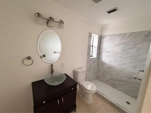 $1,990 | 1802 Waterview Circle, Unit 1802, Palm Springs, FL 33461