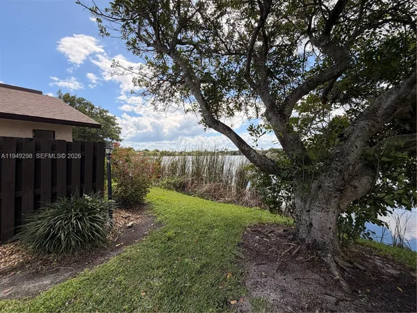 $1,990 | 1802 Waterview Circle, Unit 1802, Palm Springs, FL 33461