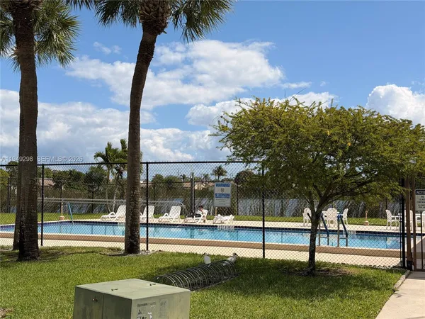 $1,990 | 1802 Waterview Circle, Unit 1802, Palm Springs, FL 33461