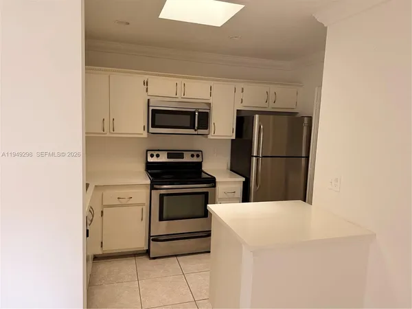 $1,990 | 1802 Waterview Circle, Unit 1802, Palm Springs, FL 33461