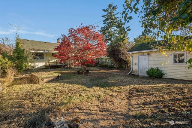 a view of backyard with green space