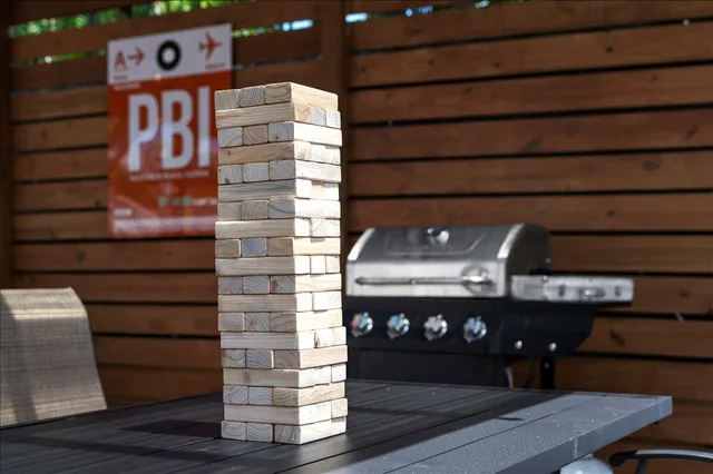 a view of entryway with workspace