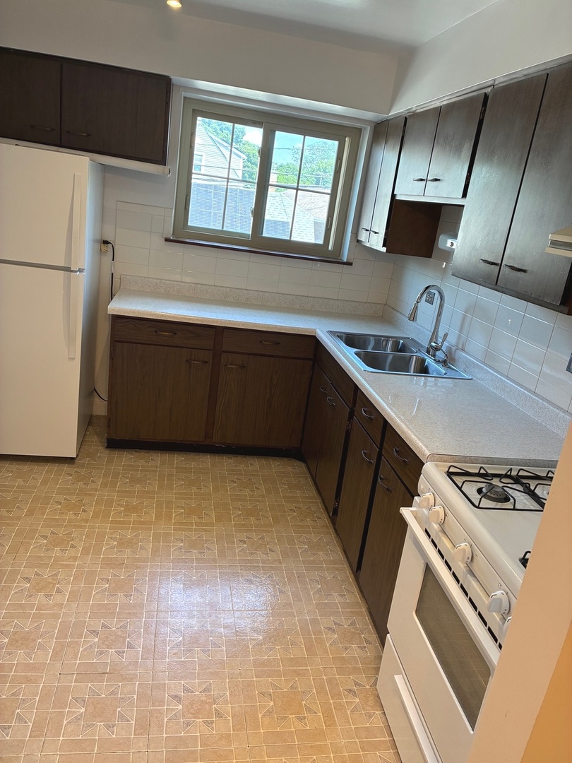 6300 West Irving Park Road, Unit 206 Chicago, IL 60634 - Photo 4 of 9