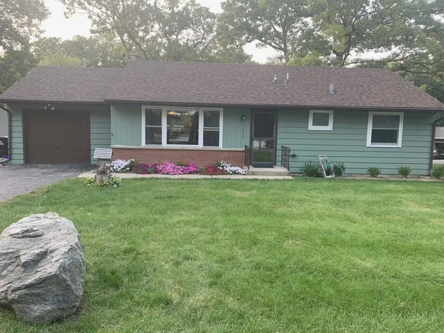 $2,100 | 5411 West Lake Shore Drive, Wonder Lake, IL 60097