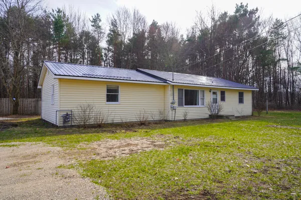 $285,000 | 8365 Greenwood Lane, Newaygo, MI 49337