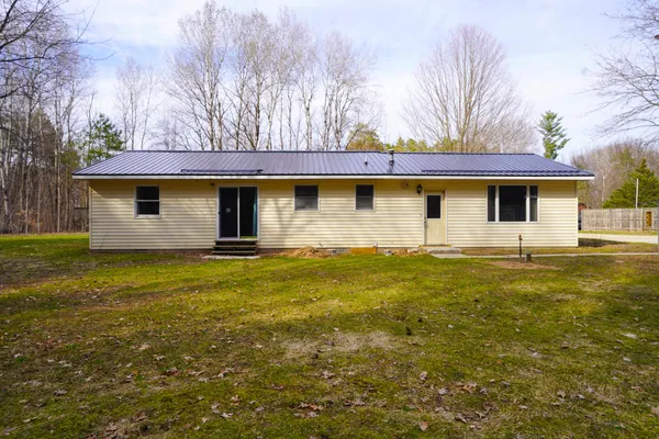 $285,000 | 8365 Greenwood Lane, Newaygo, MI 49337