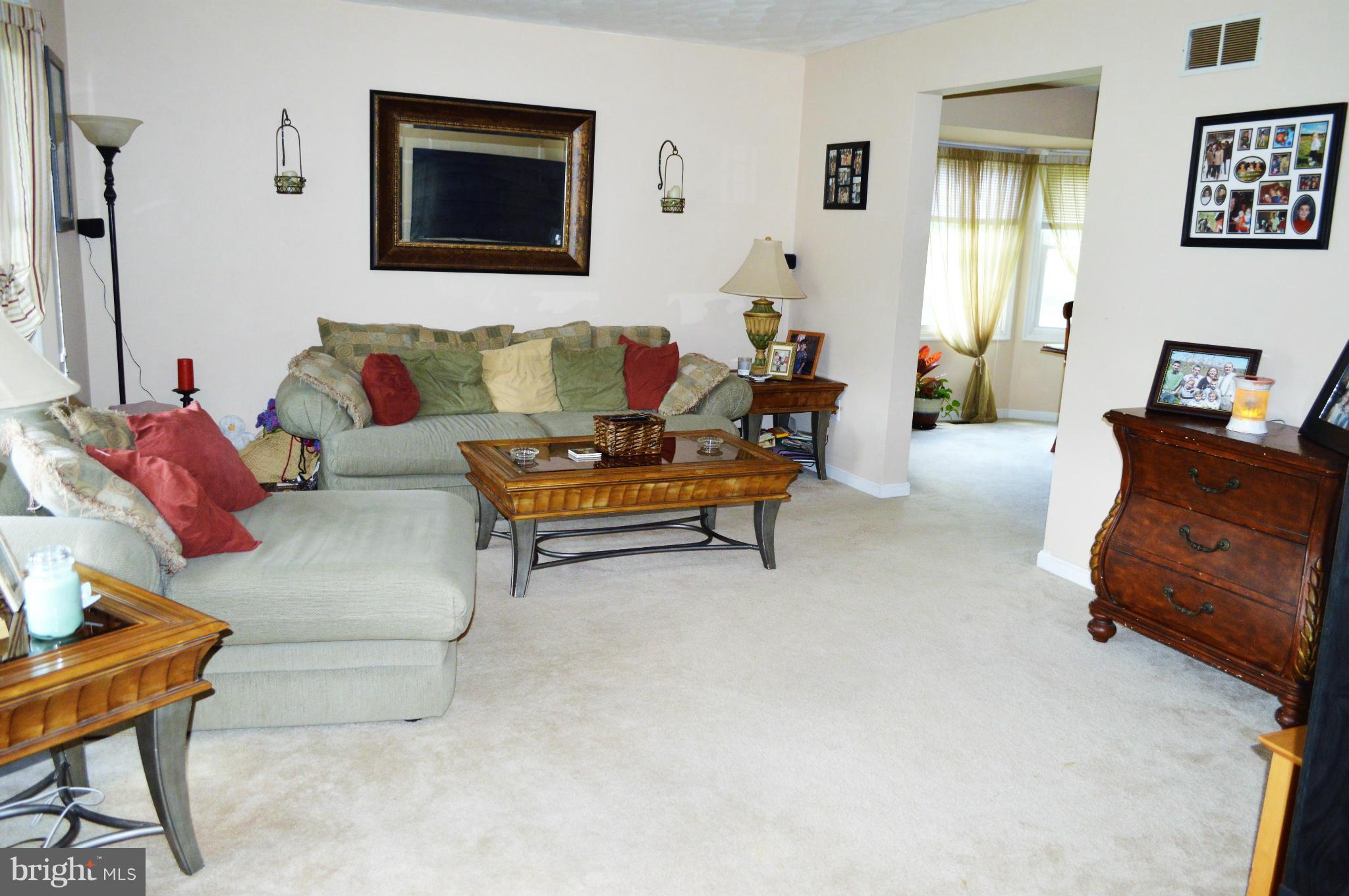 391 Leppo Road Westminster, MD 21158 - Photo 3 of 15 Living Room