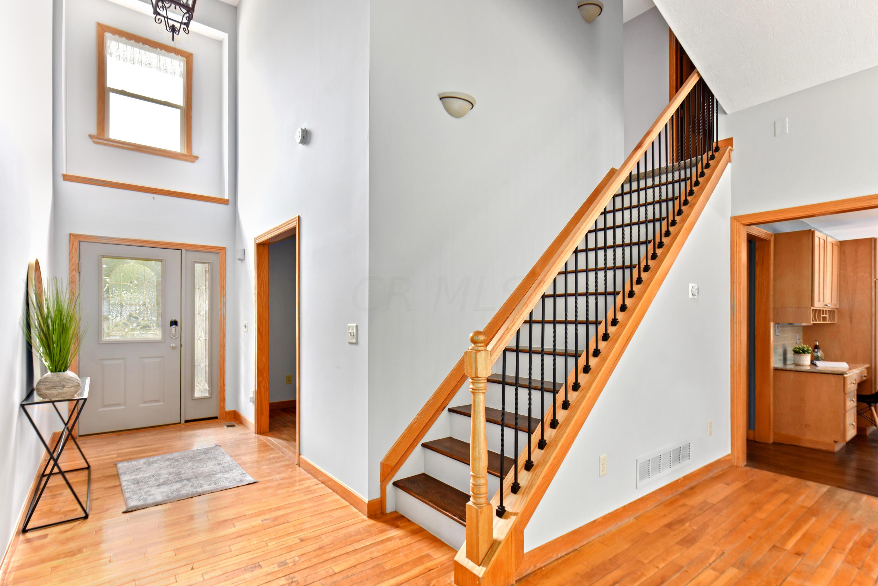 10216 Taylor Road Southwest Etna, OH 43068 - Photo 7 of 69 Foyer