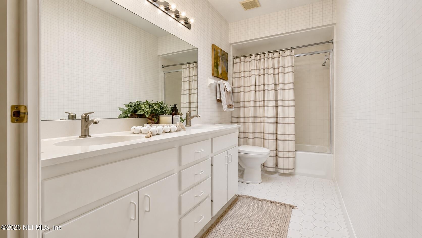 8166 Hunters Grove Road Jacksonville, FL 32256 - Photo 31 of 61 2nd bathroom