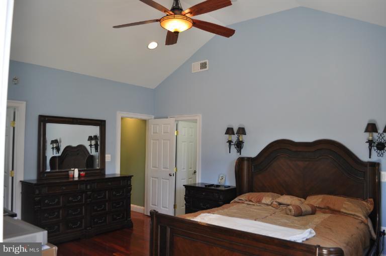 2916 Weisman Road Silver Spring, MD 20902 - Photo 5 of 19 a bedroom with a bed and a mirror