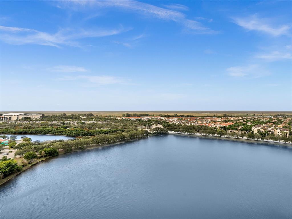 2681 North Flamingo Road, Unit 2104S Fort Lauderdale, FL 33323 - Photo 31 of 99 a view of an ocean and beach