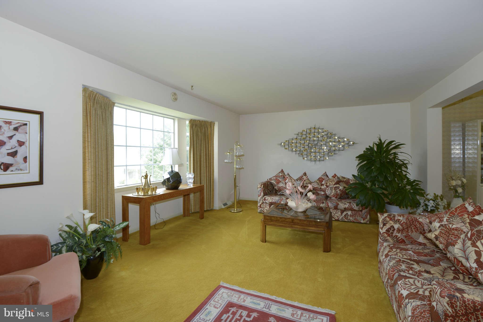 9719 Eustice Road Randallstown, MD 21133 - Photo 2 of 21 Living Room