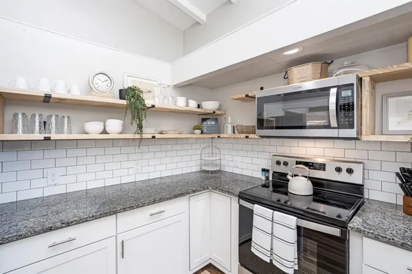 $6,000 | 2213 Wason Road, Unit 2, Sarasota, FL 34231