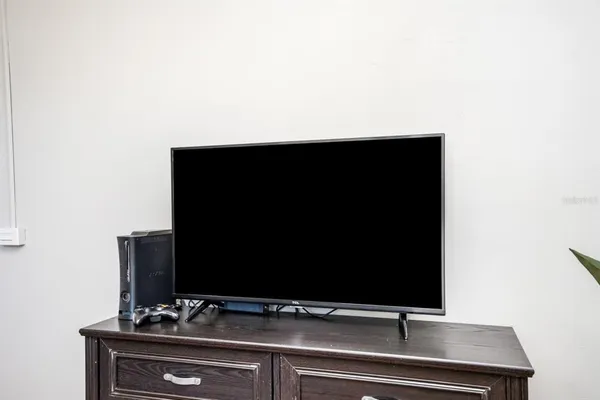 $6,000 | 2213 Wason Road, Unit 2, Sarasota, FL 34231