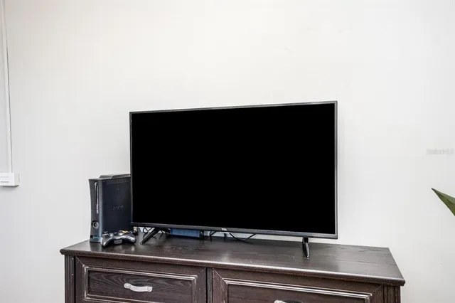 $6,000 | 2213 Wason Road, Unit 2, Sarasota, FL 34231