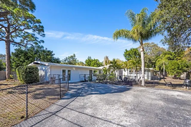 $6,000 | 2213 Wason Road, Unit 2, Sarasota, FL 34231