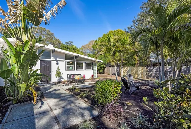 $6,000 | 2213 Wason Road, Unit 2, Sarasota, FL 34231