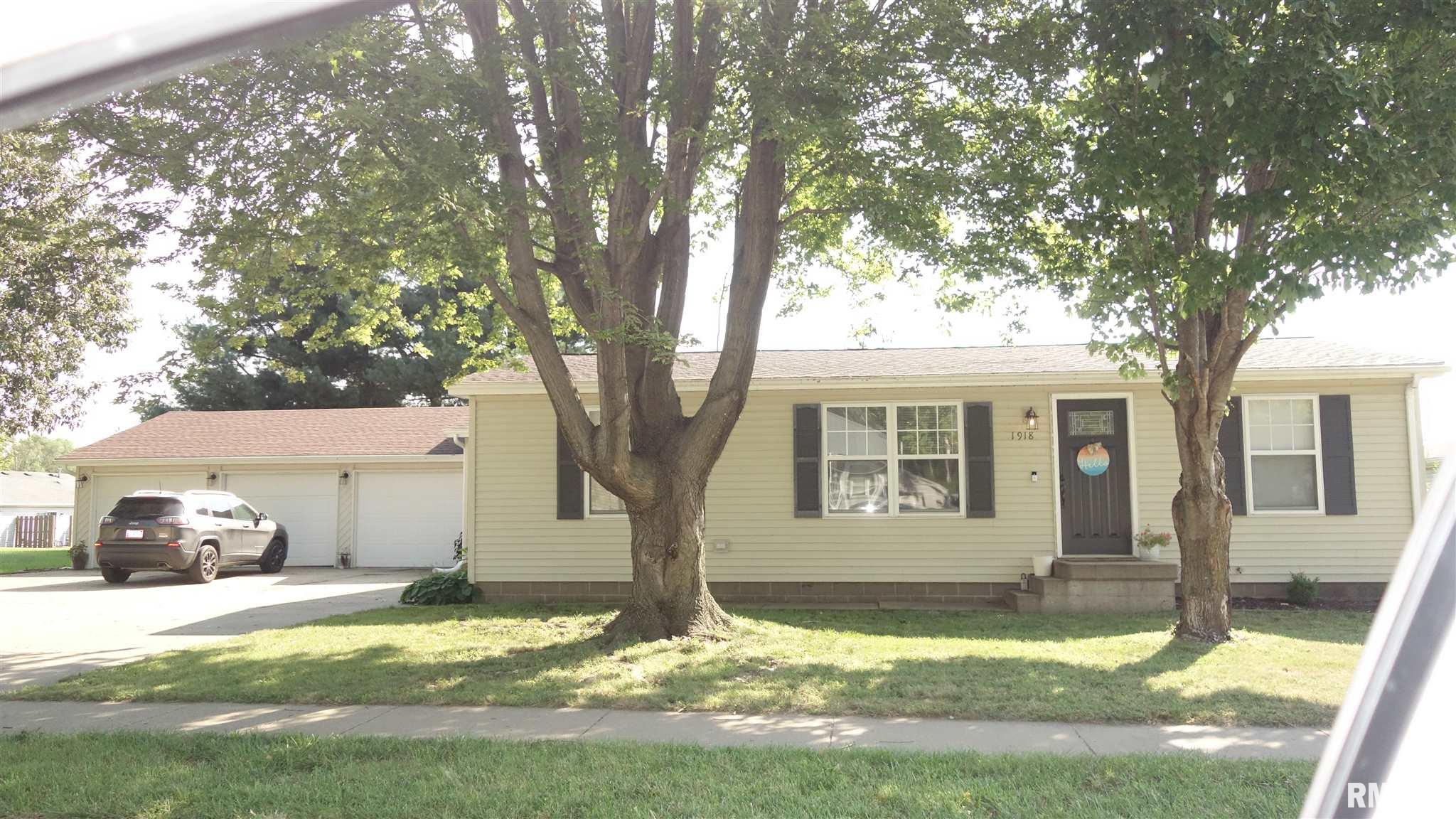1918 Chicory Road Pekin, IL 61554 - Photo 2 of 31 Gallery Image 2