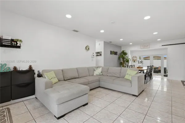 $3,100 | 7390 Cleveland Street, Hollywood, FL 33024