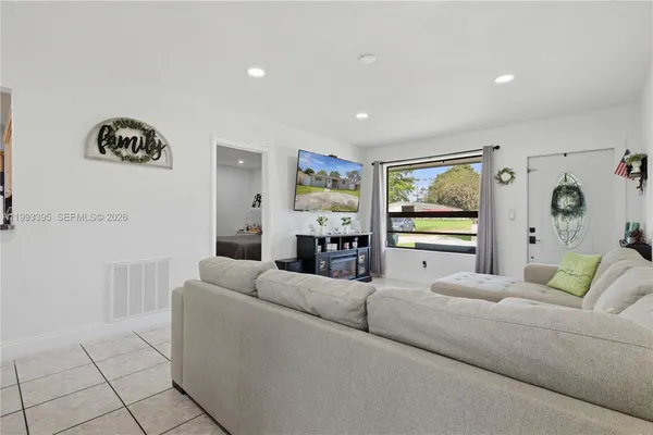 $3,100 | 7390 Cleveland Street, Hollywood, FL 33024