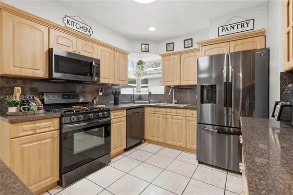 $3,100 | 7390 Cleveland Street, Hollywood, FL 33024