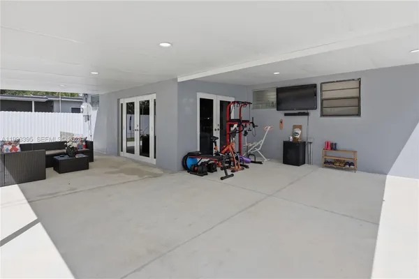 $3,100 | 7390 Cleveland Street, Hollywood, FL 33024