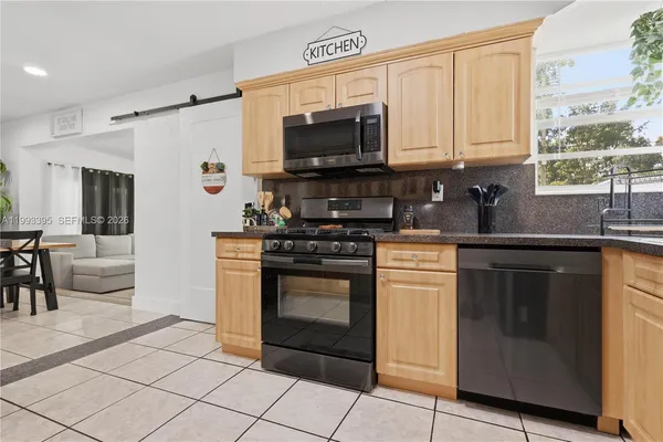 $3,100 | 7390 Cleveland Street, Hollywood, FL 33024