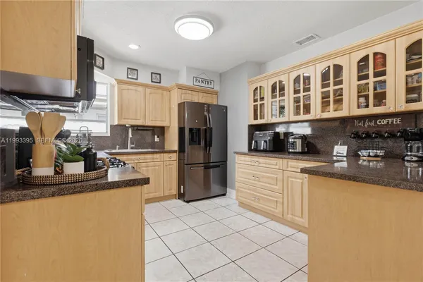 $3,100 | 7390 Cleveland Street, Hollywood, FL 33024