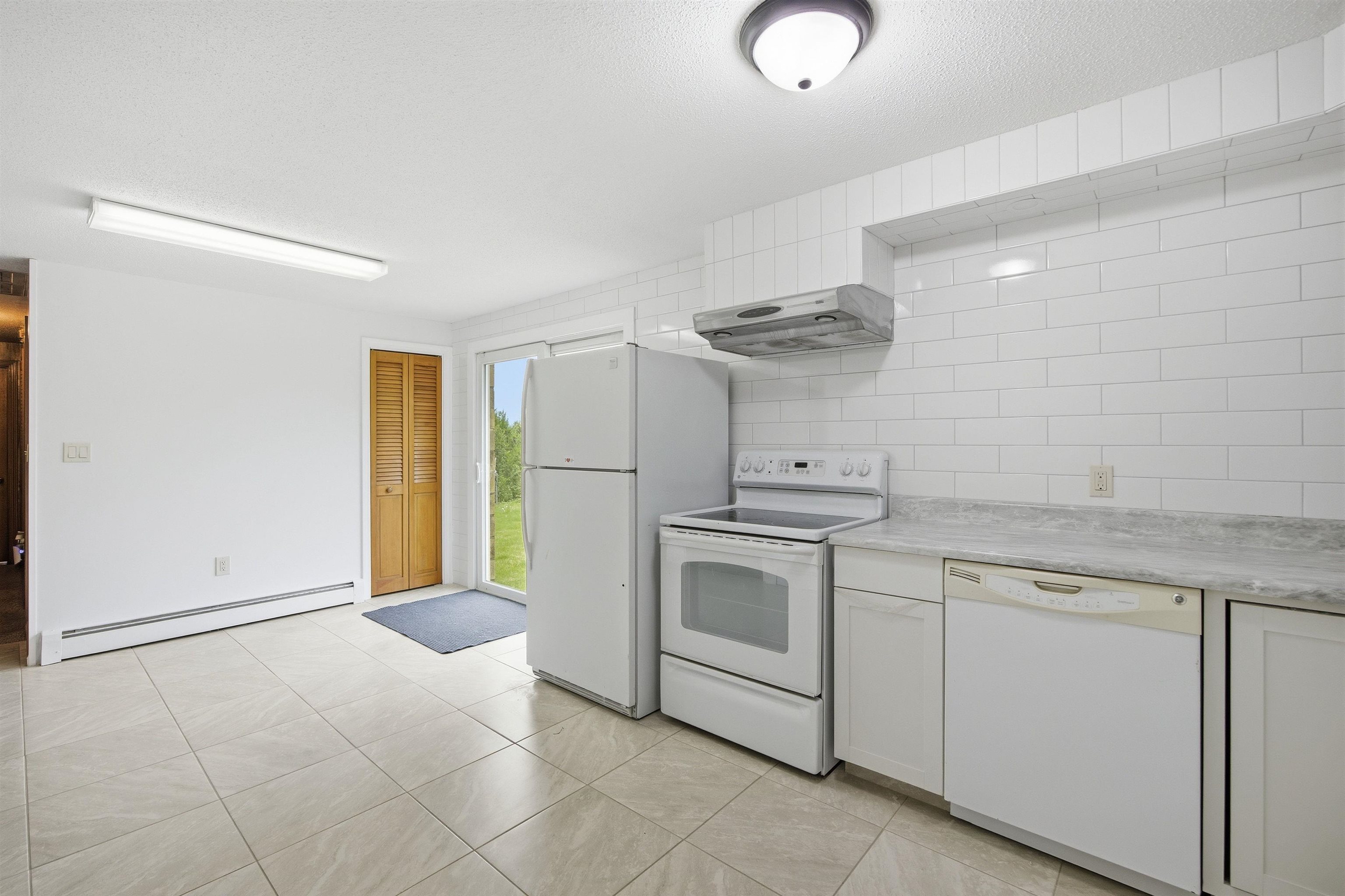 461 Coventry Road Benton, NH 03785 - Photo 8 of 49