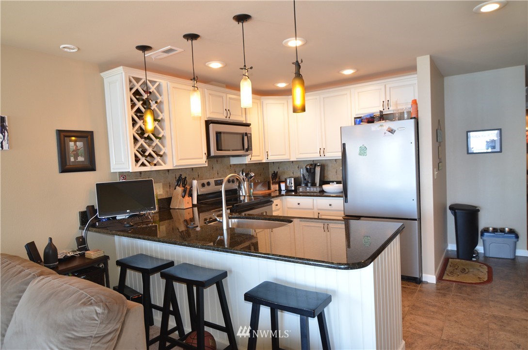 60 South Lakeshore Road, Unit 2H Chelan, WA 98816 - Photo 4 of 11 Gallery Image 4