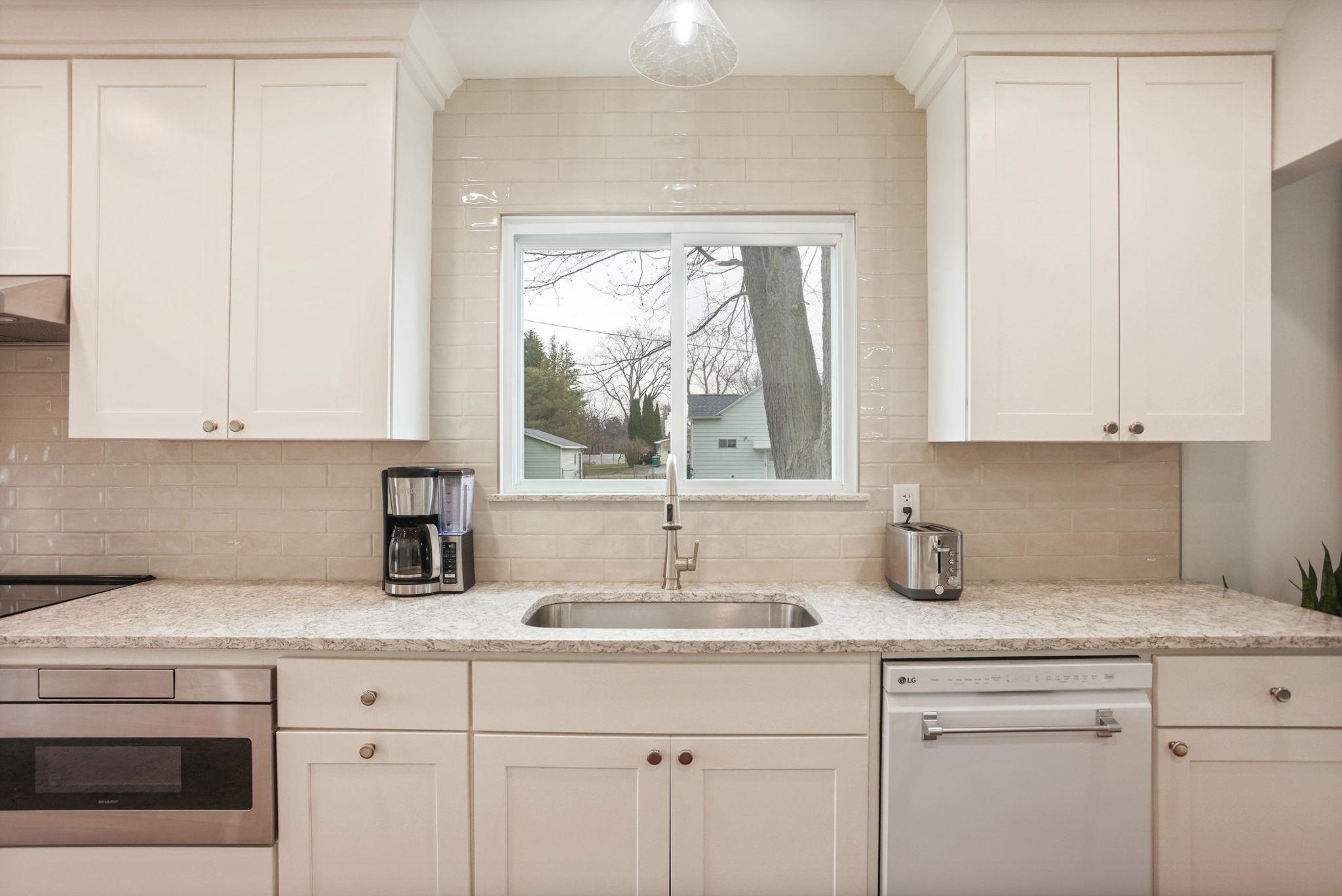 1743 Midland Road Bay City, MI 48706 - Photo 17 of 51 50172596-3191e511-e5a0-4c5a-b444-16758383e1a6.JPG
