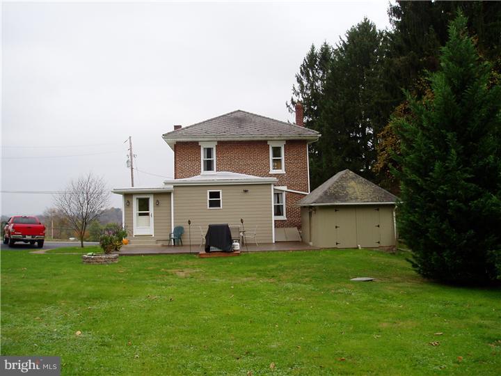 25 Machamer Road Boyertown, PA 19512 - Photo 8 of 25 Exterior Back