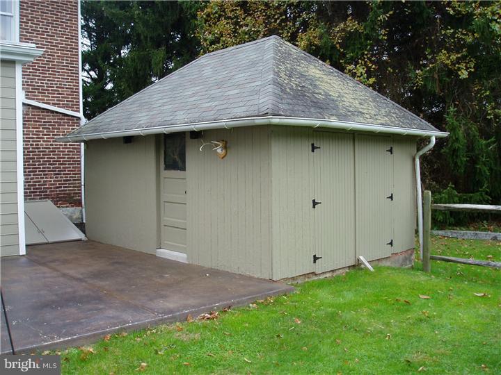 25 Machamer Road Boyertown, PA 19512 - Photo 9 of 25 Storage Shed