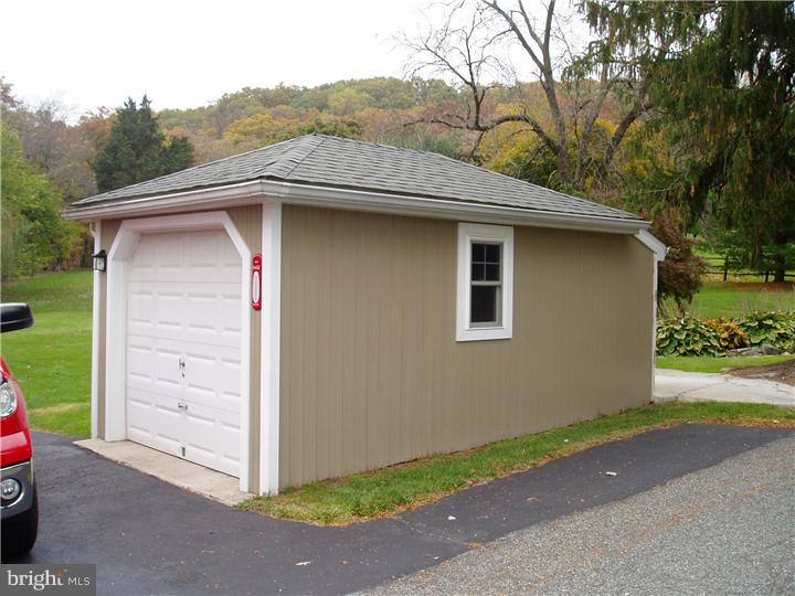 25 Machamer Road Boyertown, PA 19512 - Photo 10 of 25 Garage