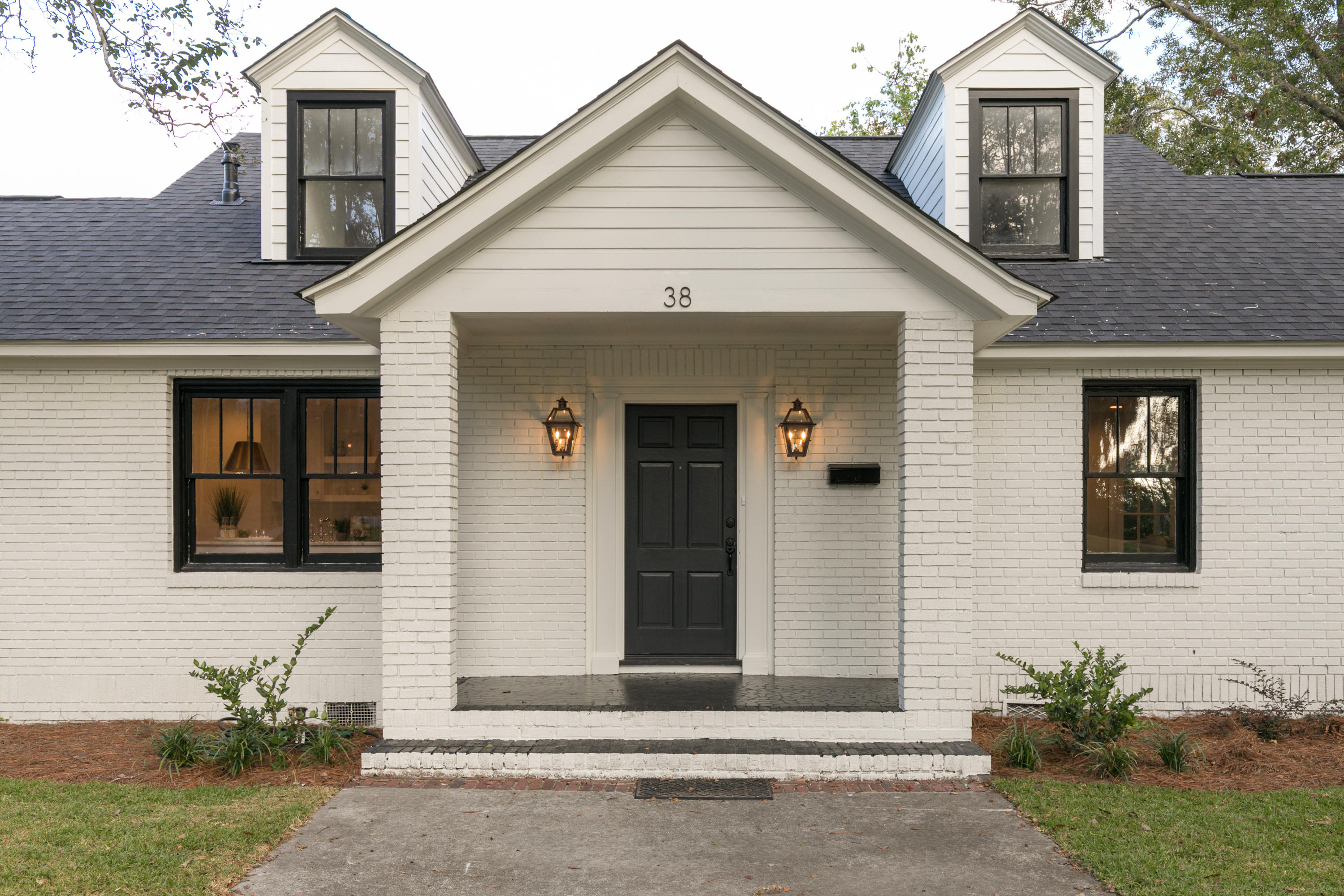 38 Riverside Drive Charleston, SC 29403 - Photo 1 of 33 3--MLS