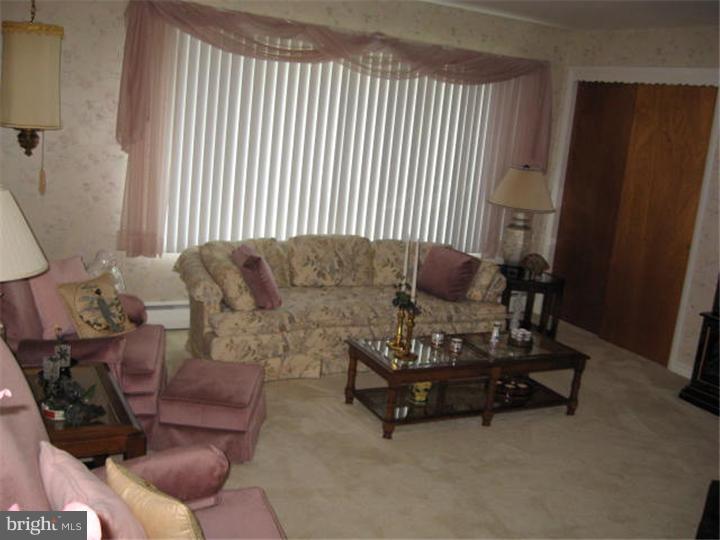 335 Holland Street Reading, PA 19607 - Photo 4 of 20