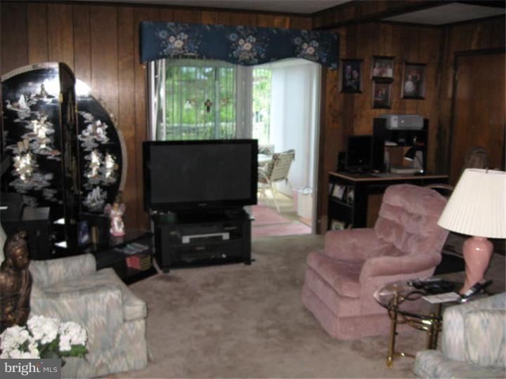 335 Holland Street Reading, PA 19607 - Photo 9 of 20