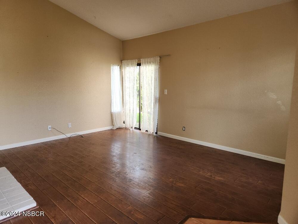 1217 Primrose Court Lompoc, CA 93436 - Photo 3 of 15 Living room