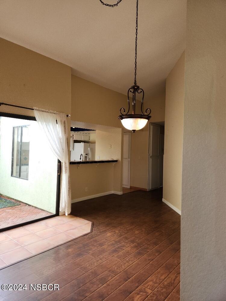 1217 Primrose Court Lompoc, CA 93436 - Photo 7 of 15 Dining area