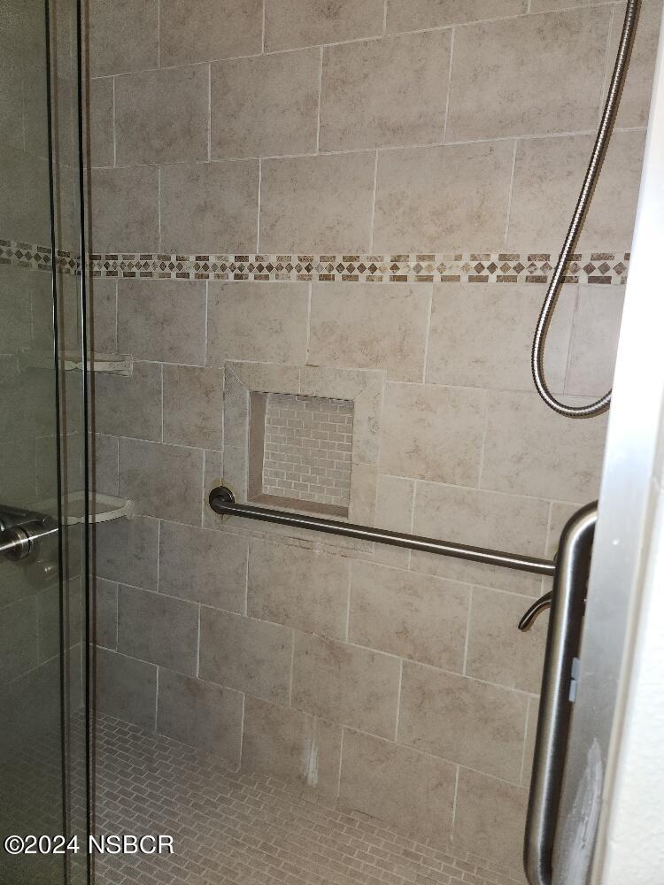 1217 Primrose Court Lompoc, CA 93436 - Photo 9 of 15 Hallway bathroom