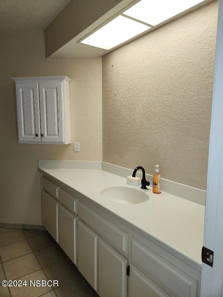 1217 Primrose Court Lompoc, CA 93436 - Photo 10 of 15 Hallway bathroom